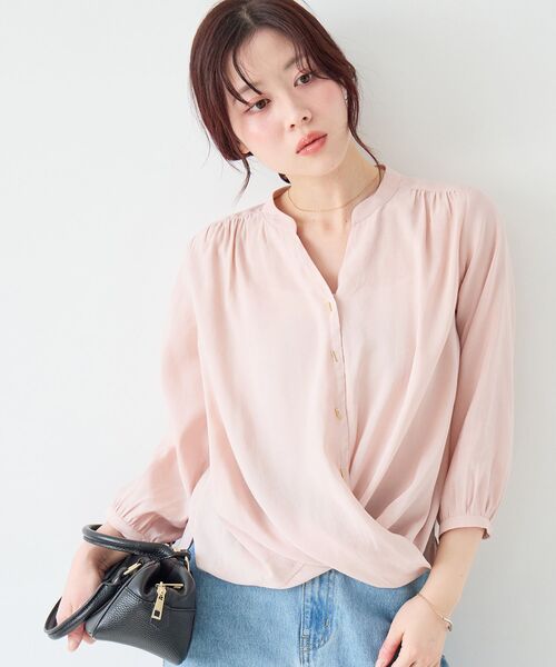 le.coeur blanc（ルクールブラン）の「バーボタンカシュクールブラウス（シャツ/ブラウス・レディース・ネイビー/オフホワイト/ライトピンク・38）」の3枚目の写真