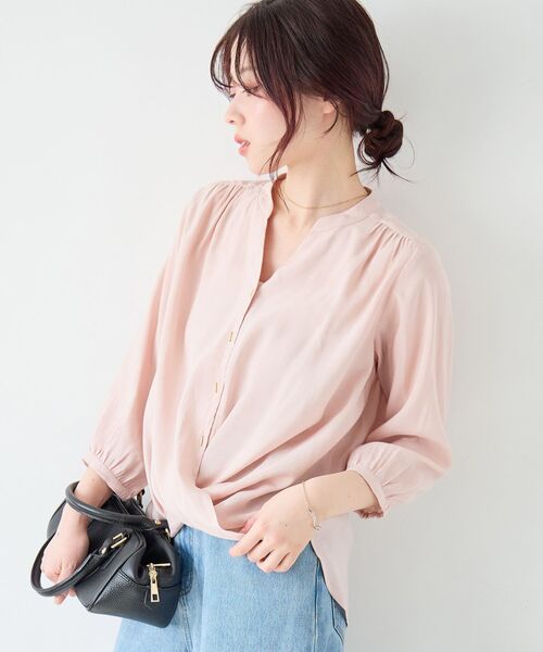 le.coeur blanc（ルクールブラン）の「バーボタンカシュクールブラウス（シャツ/ブラウス・レディース・ネイビー/オフホワイト/ライトピンク・38）」の5枚目の写真