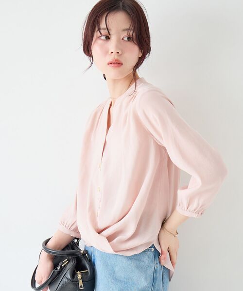 le.coeur blanc（ルクールブラン）の「バーボタンカシュクールブラウス（シャツ/ブラウス・レディース・ネイビー/オフホワイト/ライトピンク・38）」の6枚目の写真