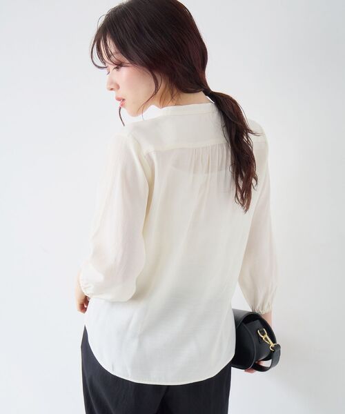 le.coeur blanc（ルクールブラン）の「バーボタンカシュクールブラウス（シャツ/ブラウス・レディース・ネイビー/オフホワイト/ライトピンク・38）」の18枚目の写真