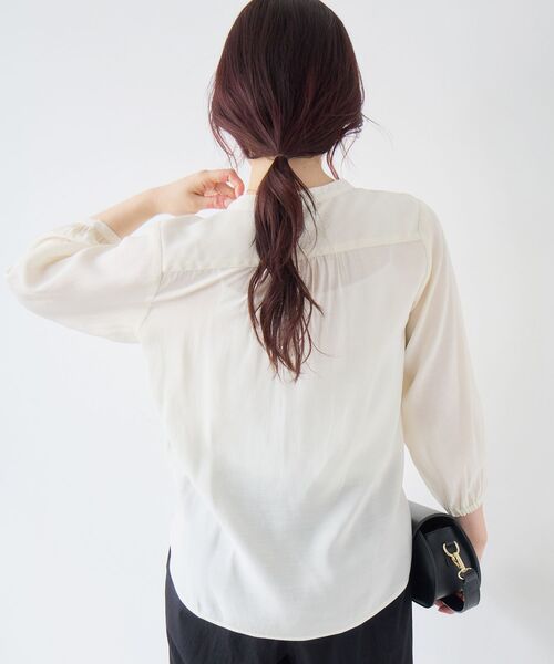 le.coeur blanc（ルクールブラン）の「バーボタンカシュクールブラウス（シャツ/ブラウス・レディース・ネイビー/オフホワイト/ライトピンク・38）」の19枚目の写真