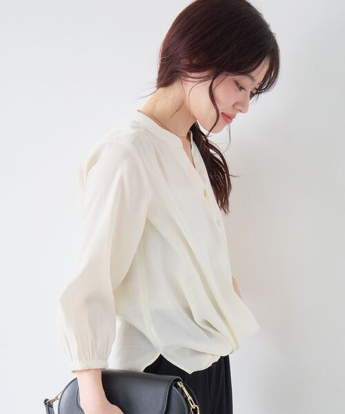 le.coeur blanc（ルクールブラン）の「バーボタンカシュクールブラウス（シャツ/ブラウス・レディース・ネイビー/オフホワイト/ライトピンク・38）」の20枚目の写真