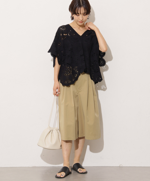 Torrazzo Donna(トラッゾドンナ)の「【TORRAZZO DONNA/トラッゾドンナ】クロシェポンチョ(ニット/セーター・レディース・ホワイト/ブラック・FREE)」の4枚目の写真