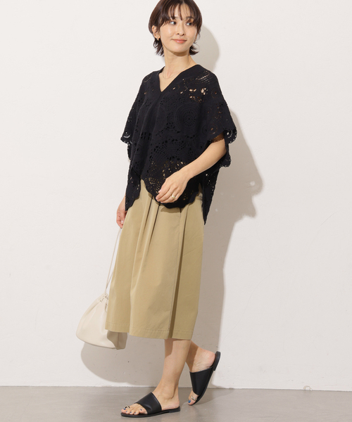 Torrazzo Donna(トラッゾドンナ)の「【TORRAZZO DONNA/トラッゾドンナ】クロシェポンチョ(ニット/セーター・レディース・ホワイト/ブラック・FREE)」の5枚目の写真