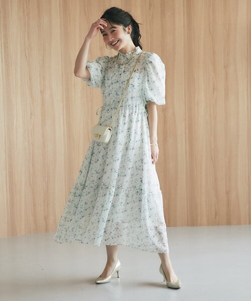 La boutique BonBon（ラブティックボンボン）の「【愛されワンピース】フラワープリントバルーンスリーブワンピース（ワンピース・レディース・オフホワイト/ネイビー・38/36）」の3枚目の写真