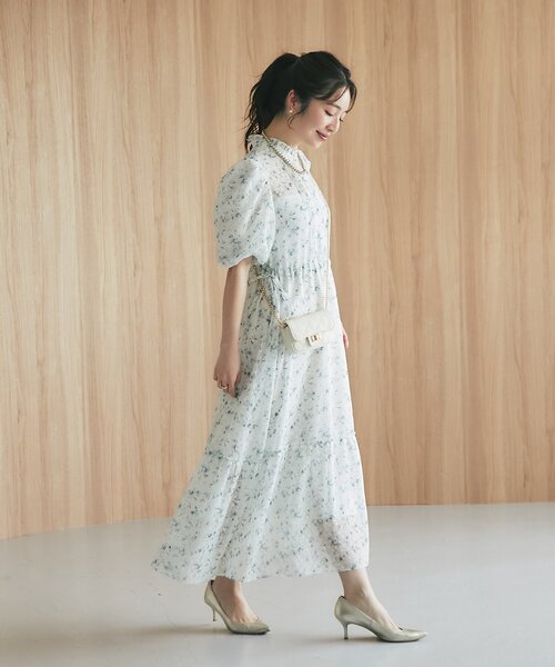 La boutique BonBon（ラブティックボンボン）の「【愛されワンピース】フラワープリントバルーンスリーブワンピース（ワンピース・レディース・オフホワイト/ネイビー・38/36）」の5枚目の写真