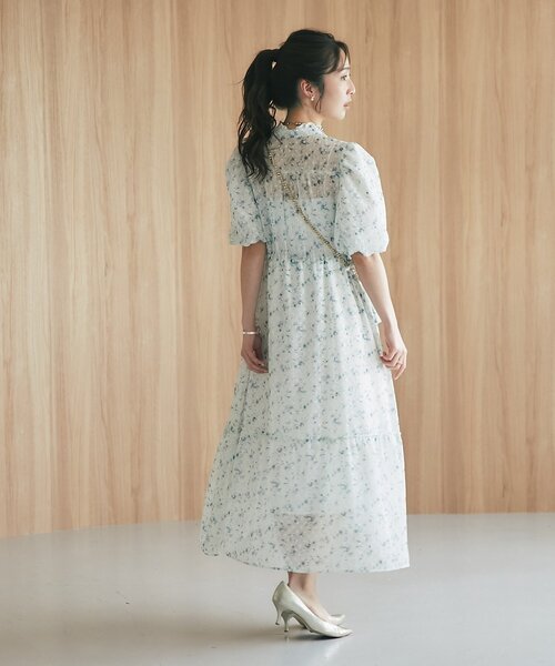 La boutique BonBon（ラブティックボンボン）の「【愛されワンピース】フラワープリントバルーンスリーブワンピース（ワンピース・レディース・オフホワイト/ネイビー・38/36）」の6枚目の写真