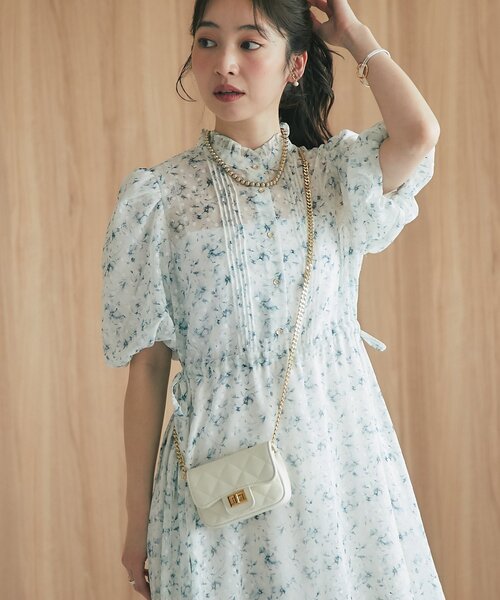 La boutique BonBon（ラブティックボンボン）の「【愛されワンピース】フラワープリントバルーンスリーブワンピース（ワンピース・レディース・オフホワイト/ネイビー・38/36）」の7枚目の写真