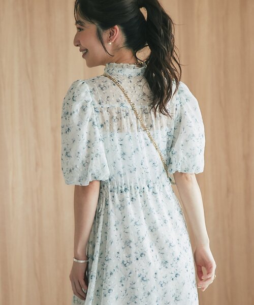 La boutique BonBon（ラブティックボンボン）の「【愛されワンピース】フラワープリントバルーンスリーブワンピース（ワンピース・レディース・オフホワイト/ネイビー・38/36）」の9枚目の写真