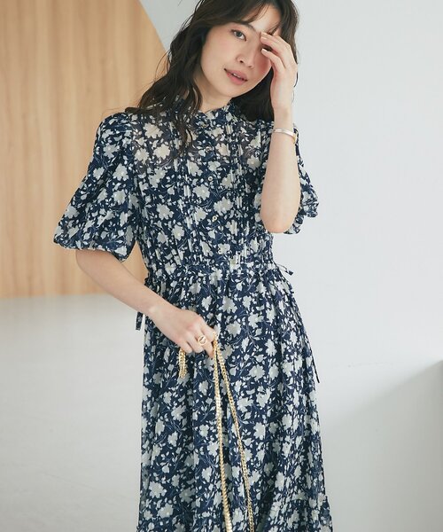 La boutique BonBon（ラブティックボンボン）の「【愛されワンピース】フラワープリントバルーンスリーブワンピース（ワンピース・レディース・オフホワイト/ネイビー・38/36）」の19枚目の写真