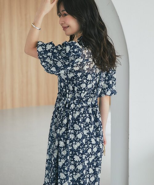 La boutique BonBon（ラブティックボンボン）の「【愛されワンピース】フラワープリントバルーンスリーブワンピース（ワンピース・レディース・オフホワイト/ネイビー・38/36）」の21枚目の写真