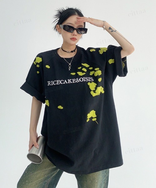 Dalfwin(ダールフィン)の「韓国ファッション RICECAKEペイント風サガラ刺繍Tシャツ(Tシャツ/カットソー・レディース・ブラック/グレー・FREE)」の4枚目の写真
