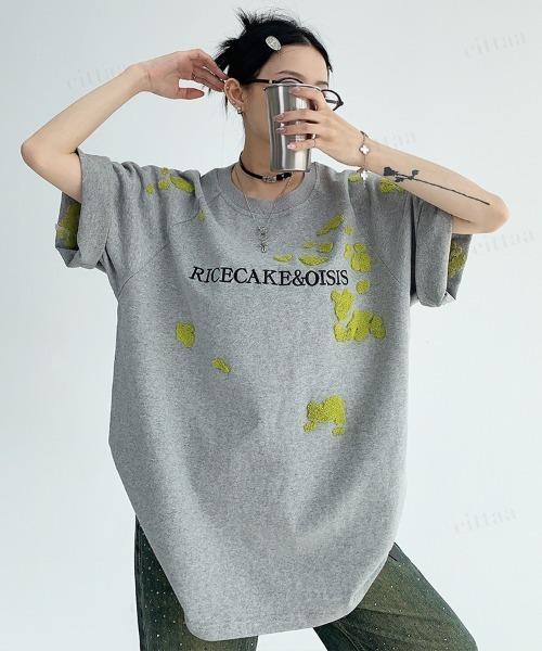 Dalfwin(ダールフィン)の「韓国ファッション RICECAKEペイント風サガラ刺繍Tシャツ(Tシャツ/カットソー・レディース・ブラック/グレー・FREE)」の14枚目の写真