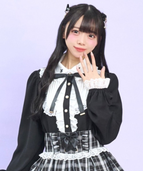 Secret Honey(シークレットハニー)の「ヨークピンタックブラウス(シャツ/ブラウス・レディース・ブラック/オフホワイト・MEDIUM)」の2枚目の写真