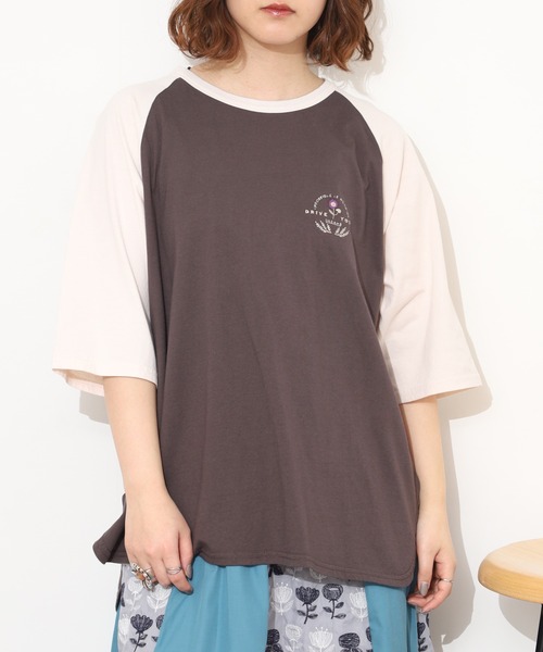 Emago（イマゴ）の「EMAGO ﾛｺﾞ刺繍ﾗｸﾞﾗﾝT 半端袖（Tシャツ/カットソー・レディース・ネイビー/チャコールグレー/アイボリー・FREE）」の2枚目の写真