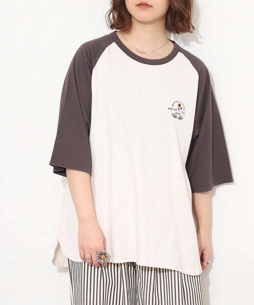 Emago（イマゴ）の「EMAGO ﾛｺﾞ刺繍ﾗｸﾞﾗﾝT 半端袖（Tシャツ/カットソー・レディース・ネイビー/チャコールグレー/アイボリー・FREE）」の4枚目の写真