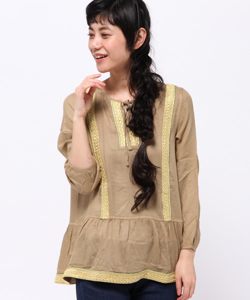 OUTLET（アウトレット）の「【mystic】テープ使イチュニック（シャツ/ブラウス・レディース・オフホワイト/ブルー/ブラック/キャメル・FREE）」の4枚目の写真