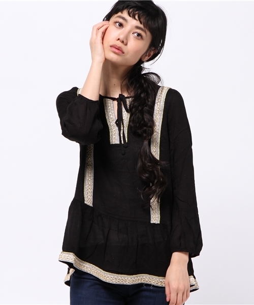 OUTLET（アウトレット）の「【mystic】テープ使イチュニック（シャツ/ブラウス・レディース・オフホワイト/ブルー/ブラック/キャメル・FREE）」の2枚目の写真