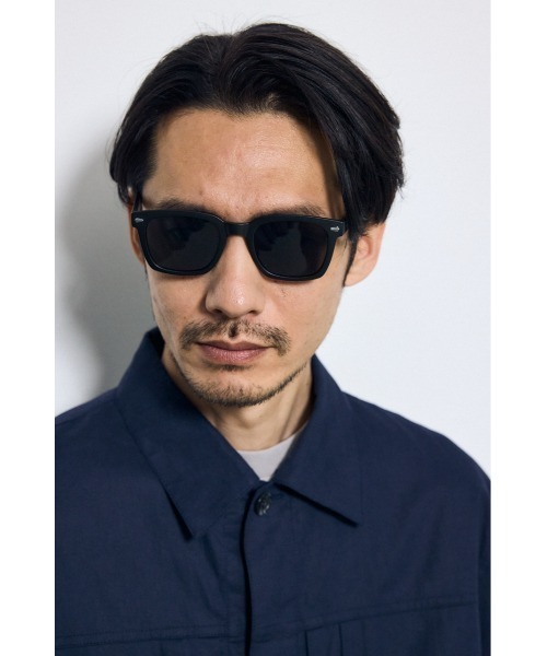 AZUL by moussy（アズールバイマウジー）の「ソリッドフレームサングラス（サングラス・メンズ・ブラウン/ブラック・FREE）」の3枚目の写真