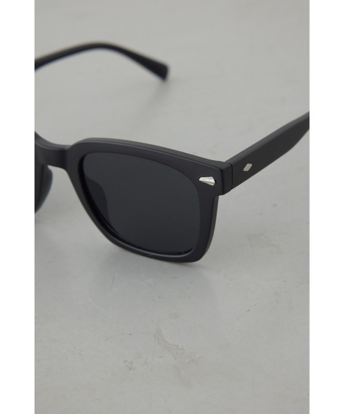 AZUL by moussy（アズールバイマウジー）の「ソリッドフレームサングラス（サングラス・メンズ・ブラウン/ブラック・FREE）」の8枚目の写真