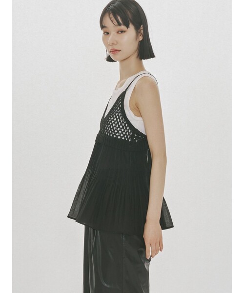 MIDIUMISOLID(ミディウミソリッド)の「MIDIUMISOLID for Ladies メッシュニットプリーツキャミソール(ベスト・レディース・ブラック/アイボリー・FREE)」の8枚目の写真