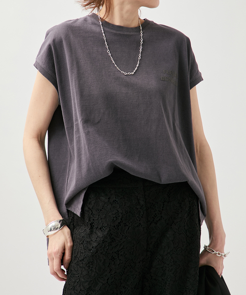 VERMEIL par iena(ヴェルメイユパーイエナ)の「upper hights アッパーハイツ BIG ノースリーブTシャツ 262CW0102(Tシャツ/カットソー・レディース・ブラウン/ブラック系その他/アイボリー・X-SMALL)」の1枚目の写真