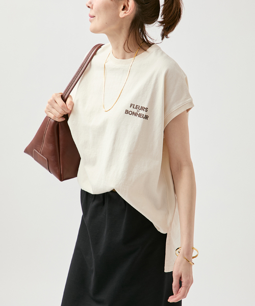 VERMEIL par iena(ヴェルメイユパーイエナ)の「upper hights アッパーハイツ BIG ノースリーブTシャツ 262CW0102(Tシャツ/カットソー・レディース・ブラウン/ブラック系その他/アイボリー・X-SMALL)」の2枚目の写真