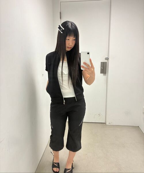 OJOS(オホス)の「Metallic Tape Track Zip-Up / Black(ナイロンジャケット・レディース・その他・1/2/3)」の2枚目の写真
