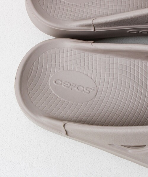 OOFOS（ウーフォス）の「【OOFOS/ウーフォス】 Ooriginal リカバリーサンダル（サンダル・メンズ・ブラック/ライトグレー/ベージュ・26/27/28）」の10枚目の写真