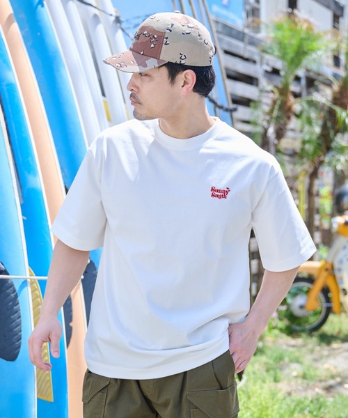 Sunny Smith(サニースミス)の「ウルトラヘビーオンス刺繍ロゴTシャツ(Tシャツ/カットソー・メンズ・アッシュグレー/オフホワイト/チャコール・LARGE/MEDIUM/SMALL)」の2枚目の写真