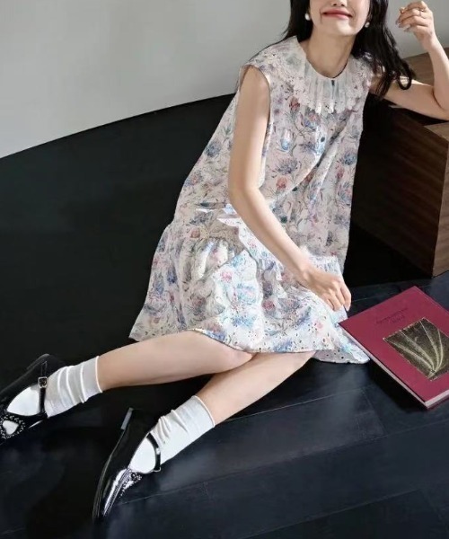 AMAJI(アマジ)の「フラワープリント レース切替 ノースリーブ ミモレ丈ワンピース(ワンピース・レディース・マルチ・SMALL/MEDIUM/LARGE/X-LARGE)」の5枚目の写真