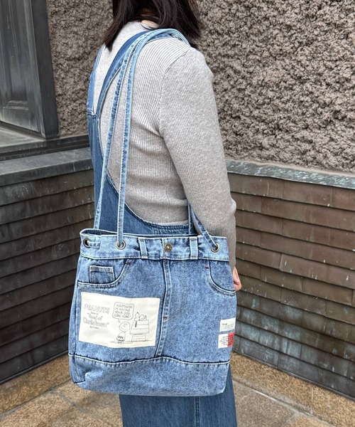 SNOOPY×OLD BETTY'S(スヌーピーカケルオールドベティーズ)の「スヌーピー【SNOOPY】デニム ショルダーバッグ(ショルダーバッグ・レディース・ブルー/ライトブルー・FREE)」の1枚目の写真