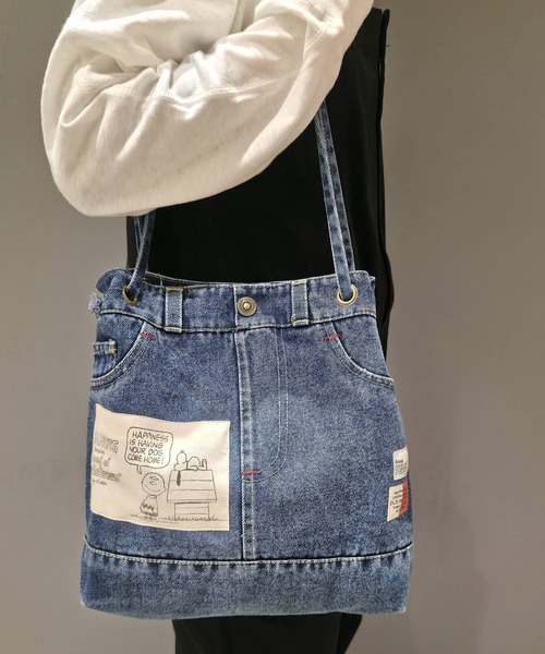 SNOOPY×OLD BETTY'S(スヌーピーカケルオールドベティーズ)の「スヌーピー【SNOOPY】デニム ショルダーバッグ(ショルダーバッグ・レディース・ブルー/ライトブルー・FREE)」の3枚目の写真