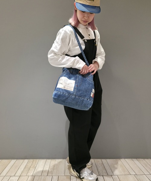 SNOOPY×OLD BETTY'S(スヌーピーカケルオールドベティーズ)の「スヌーピー【SNOOPY】デニム ショルダーバッグ(ショルダーバッグ・レディース・ブルー/ライトブルー・FREE)」の4枚目の写真
