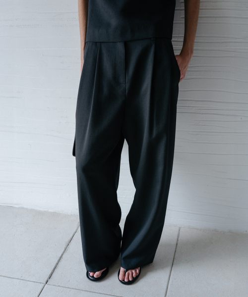 BLANKROOM HER(ブランクルームウーマン)の「スウェイツーピンタックパンツ_BLACK(その他パンツ・レディース・その他・0/1/2)」の4枚目の写真