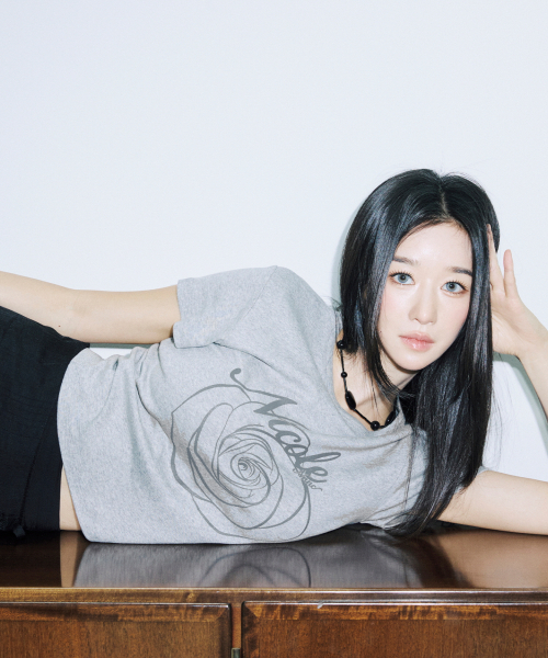 NICK&NICOLE(ニックアンドニコール)の「ROSE LETTERING CROPPED TOP_GRAY(Tシャツ/カットソー・レディース・その他・FREE)」の1枚目の写真