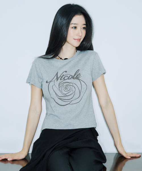 NICK&NICOLE(ニックアンドニコール)の「ROSE LETTERING CROPPED TOP_GRAY(Tシャツ/カットソー・レディース・その他・FREE)」の2枚目の写真