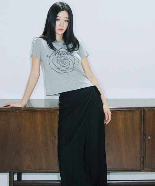NICK&NICOLE(ニックアンドニコール)の「ROSE LETTERING CROPPED TOP_GRAY(Tシャツ/カットソー・レディース・その他・FREE)」の3枚目の写真