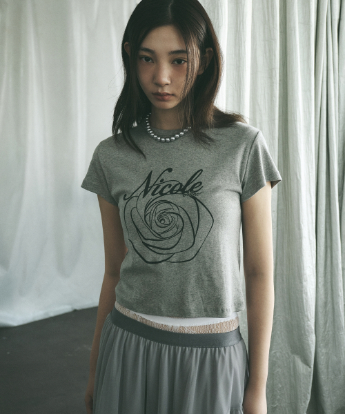 NICK&NICOLE(ニックアンドニコール)の「ROSE LETTERING CROPPED TOP_GRAY(Tシャツ/カットソー・レディース・その他・FREE)」の5枚目の写真