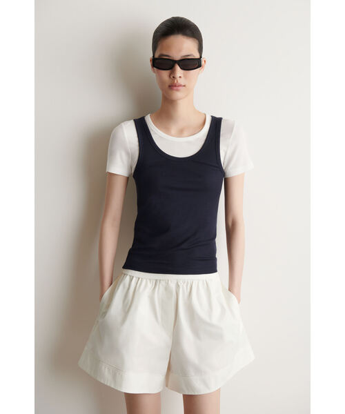 COS(コス)の「レイヤード リブジャージー Tシャツ(Tシャツ/カットソー・レディース・ホワイト系/ネイビー・S/XS/M/L/XL)」の2枚目の写真