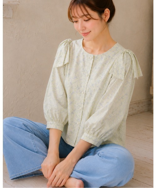 FAZVY(ファズビー)の「花柄パフスリーブブラウス(シャツ/ブラウス・レディース・ベージュ・M)」の2枚目の写真