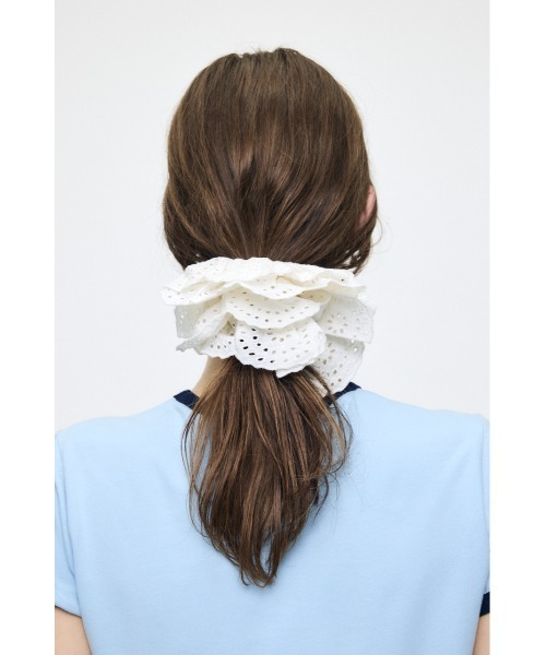 MOUSSY(マウジー)の「EYELET シュシュ(ヘアゴム・レディース・ホワイト/ブラック・FREE)」の8枚目の写真