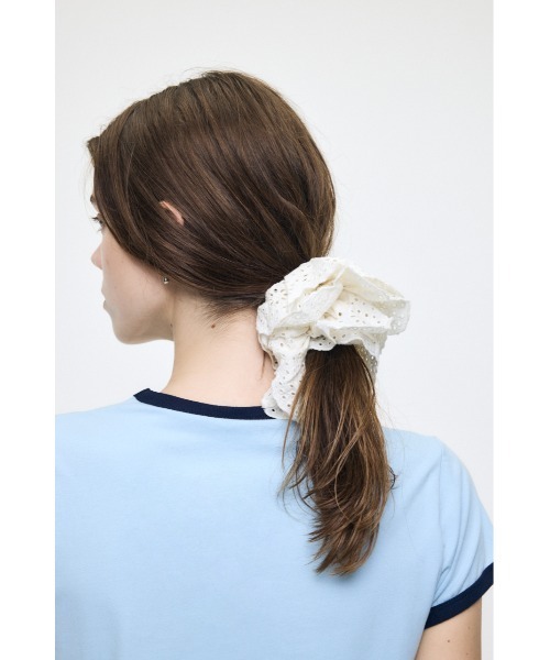 MOUSSY(マウジー)の「EYELET シュシュ(ヘアゴム・レディース・ホワイト/ブラック・FREE)」の9枚目の写真