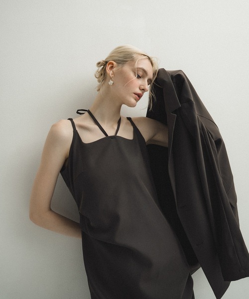et.UNiVER(エトユニベール)の「Minimal drape set up(ドレス・レディース・ブルー/ブラウン/ブラック・MEDIUM/SMALL/LARGE)」の2枚目の写真