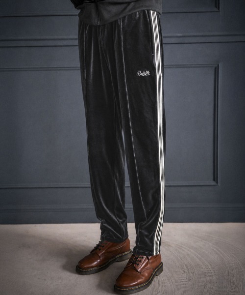 Bukta（バクタ）の「ベロア トラック パンツ（その他パンツ・メンズ・チャコール/グリーン・MEDIUM/LARGE/X-LARGE）」の2枚目の写真
