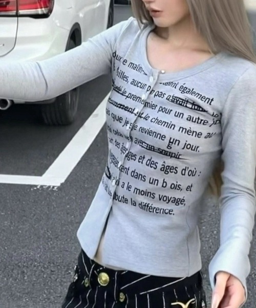 AVYL(アヴィル)の「コンパクトレタリングプリントタイトカーディガン(Tシャツ/カットソー・レディース・グレー・M)」の3枚目の写真