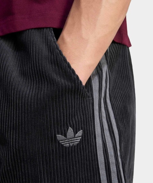 adidas（アディダス）の「ADICOLOR CARGO SHORTS / アディカラー カーゴ ショーツ / ハーフパンツ / アディダスオリジナルス adidas Originals（その他パンツ・メンズ・ブラック・XX-LARGE/SMALL/X-LARGE/X-SMALL/3XL/LARGE/MEDIUM）」の3枚目の写真