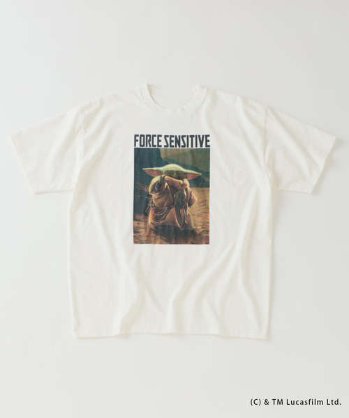 STAR WARS(スターウォーズ)の「スター・ウォーズ/マンダロリアン・アンド・グローグー 別注 プリントTシャツ(Tシャツ/カットソー・メンズ・アイボリー/ホワイト/ブラック・LARGE/MEDIUM)」の2枚目の写真