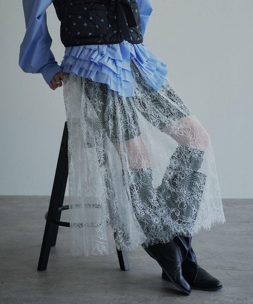 W:Huku（フーク）の「シアーレース フレア ロングスカート / Sheer Lace Flared Long Skirt（スカート・レディース・ブラック/ホワイト・FREE）」の4枚目の写真