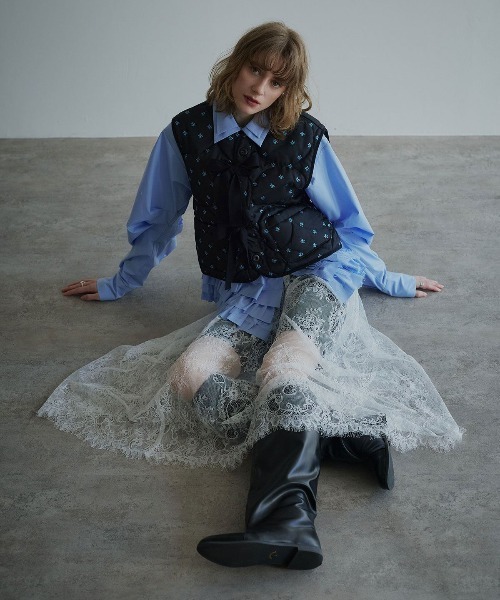 W:Huku（フーク）の「シアーレース フレア ロングスカート / Sheer Lace Flared Long Skirt（スカート・レディース・ブラック/ホワイト・FREE）」の5枚目の写真